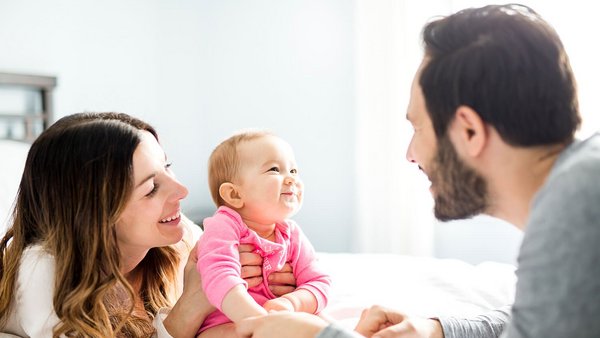 Eltern mit gemeinsamen Kind – Kinderbetreuungsgeld bekommen