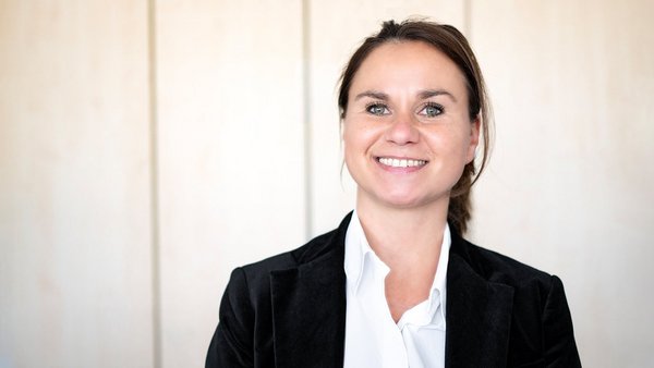 5 Networking Tipps von unserer LinkedIn-Expertin Jagoda Banert im Porträt bei OVB