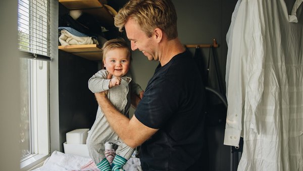 Vater mit Kind – In der Elternkarenz Vater mit Kind – In der Elternkarenz