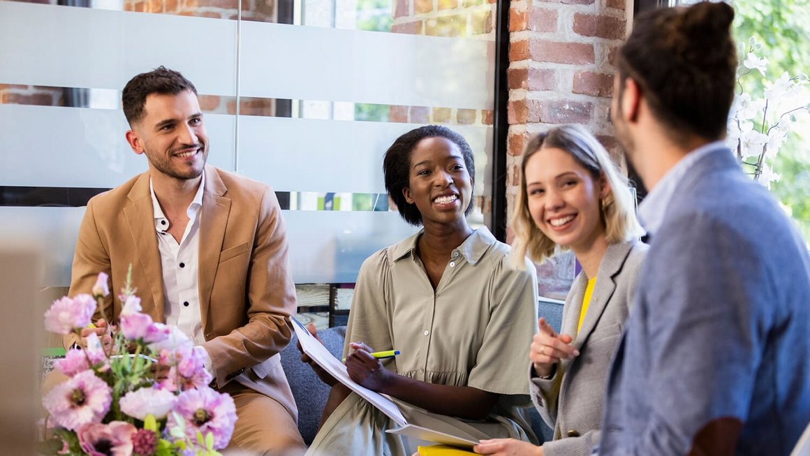 Diverses Team auf der Arbeit – Diversität bei OVB Holding Diverses Team auf der Arbeit – Diversität bei OVB Holding